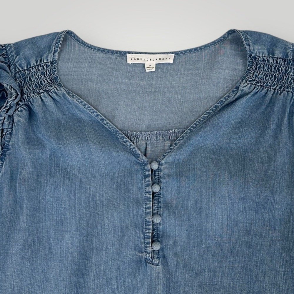 JANE + DELANCEY Chambray Ruffle Top Womans Size M Blue Cap Sleeves Pullover - Picture 4 of 7
